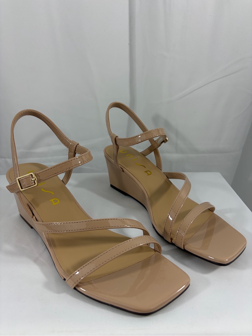 NWT Unisa Women’s Size 8 Nude Patent Wedge Sandals
